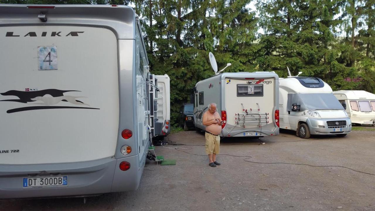 Camping Aviator, Numai Teren, Campare Pentru Rulote Autorulote Personale, Campingul Nu Are Rulote !!! บุชเตนี ภายนอก รูปภาพ