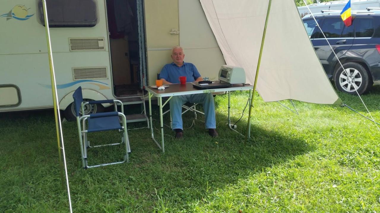 Camping Aviator, Numai Teren, Campare Pentru Rulote Autorulote Personale, Campingul Nu Are Rulote !!! บุชเตนี ภายนอก รูปภาพ